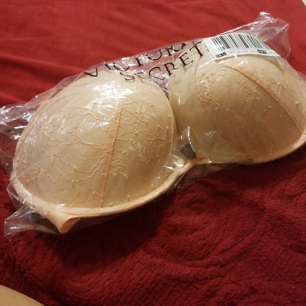 Victoria's Secret Bombshell Plunge Push-Up Bra